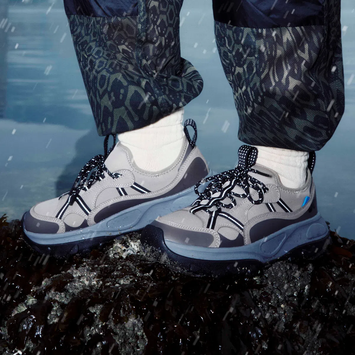 Men's Motu Sneaker - Dark Gravitate/Black - Image 5